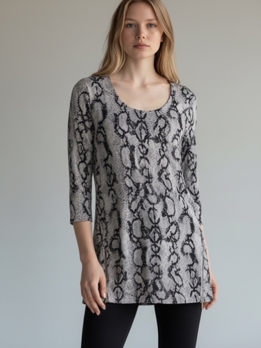 Ellen Tracy Grey Snake Animal Print 3/4 Sleeve Zipper Accent Tunic Top Size M